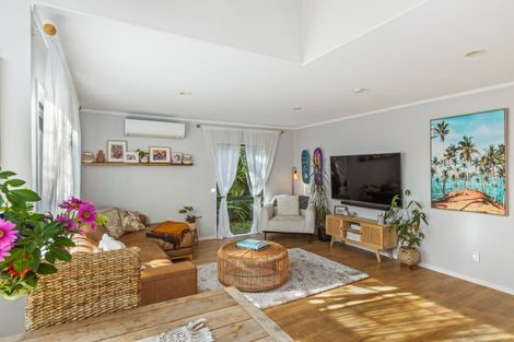 Photo of property in 2/67 Donald Street, Stanmore Bay, Whangaparaoa, 0932