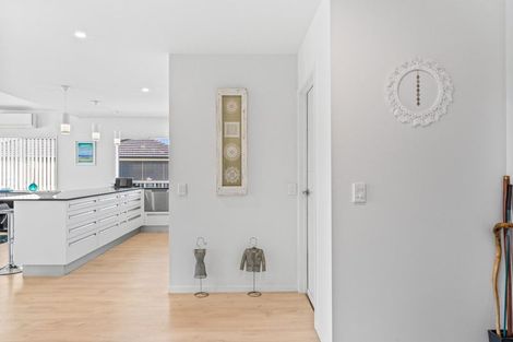 Photo of property in 9 Kamahi Place, One Tree Point, 0118