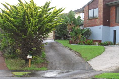 Photo of property in 18 St Simon Place, Botany Downs, Auckland, 2010