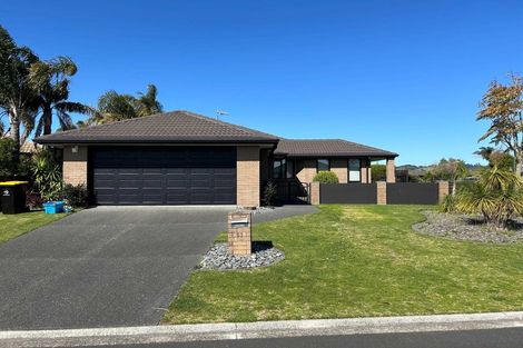 Photo of property in 63 Carrington Drive, Papamoa Beach, Papamoa, 3118