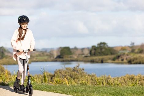 Photo of property in 2 Parkmore Drive, Rosehill, Papakura, 2113