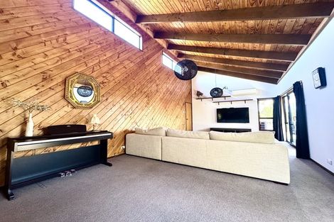 Photo of property in 17 Sungrove Rise, Sunnyvale, Auckland, 0612