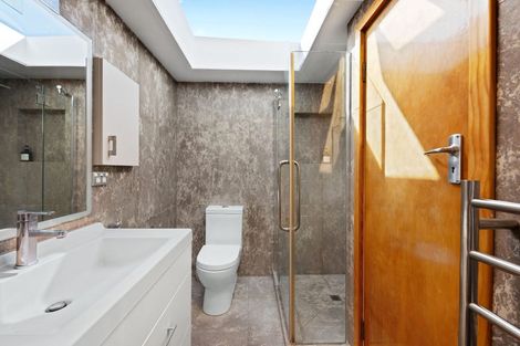 Photo of property in 60 Beach Road, Mellons Bay, Auckland, 2014