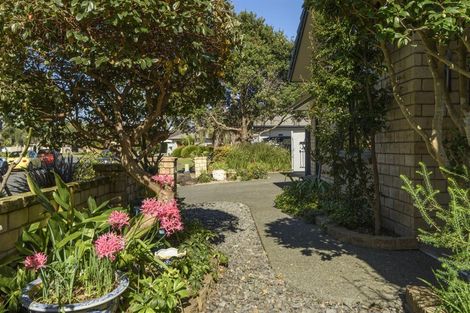 Photo of property in 6 Saint Heliers Place, Papamoa Beach, Papamoa, 3118