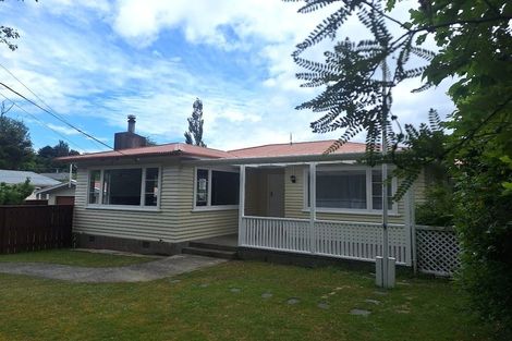 Photo of property in 5 Birch Grove, Pinehaven, Upper Hutt, 5019