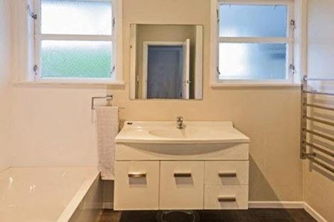 Photo of property in 68 Edgewater Drive, Pakuranga, Auckland, 2010