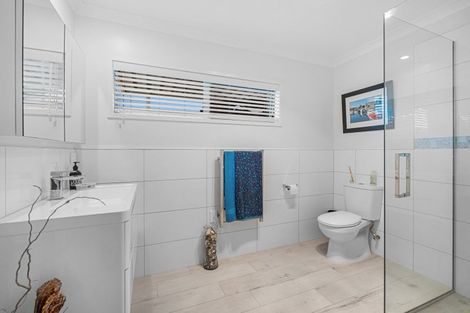 Photo of property in 6 Fred Carr Place, One Tree Point, 0118