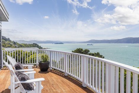 Photo of property in 22 Tai Paku Paku Road, Karaka Bays, Wellington, 6022
