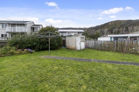 Photo of property in 17 Strand Crescent, Naenae, Lower Hutt, 5011