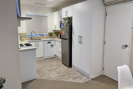 Photo of property in 2/5 Woodall Place, Totara Vale, Auckland, 0627