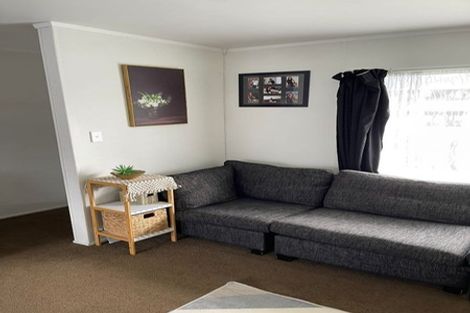 Photo of property in 1/1 Ballater Place, Highland Park, Auckland, 2010