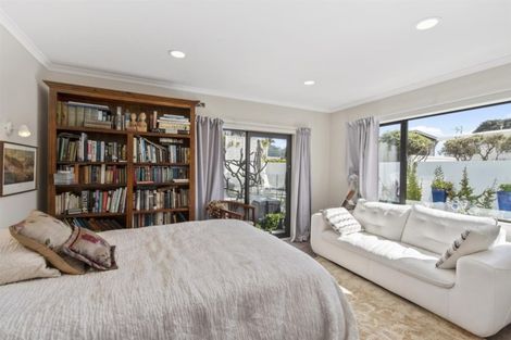 Photo of property in 24 Tiri Road, Milford, Auckland, 0620