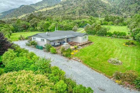 Photo of property in 2147 Lake Brunner Road, Inchbonnie, Kumara, 7875