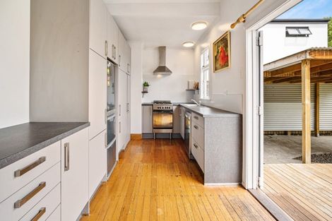 Photo of property in 132 Olliviers Road, Phillipstown, Christchurch, 8011