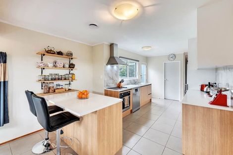 Photo of property in 4 Seabar Place, Glen Eden, Auckland, 0602