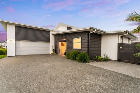 Photo of property in 26 Waitotara Way, Whitianga, 3510