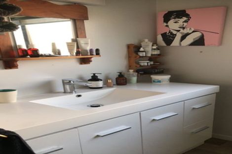 Photo of property in 1/8 Marsh Avenue, Forrest Hill, Auckland, 0620