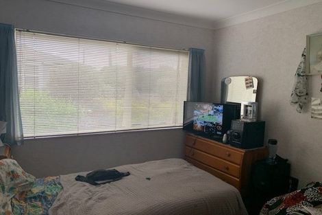 Photo of property in 1/2 Doment Crescent, Orewa, 0931