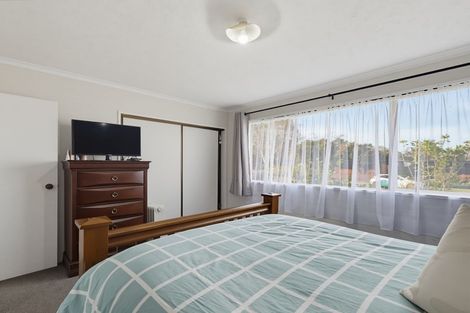 Photo of property in 2 Regency Crescent, Redwood, Christchurch, 8051