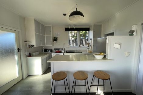 Photo of property in 17a Brightside Road, Stanmore Bay, Whangaparaoa, 0932