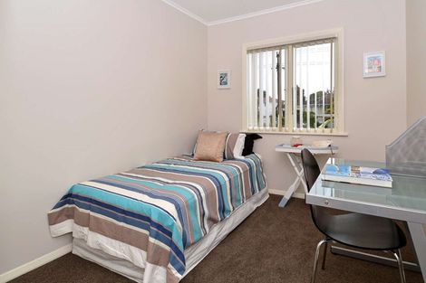 Photo of property in 10 Rollerson Street, Papakura, 2110