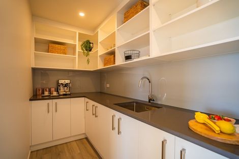 Photo of property in 92 Kotare Street, Waikanae, 5036