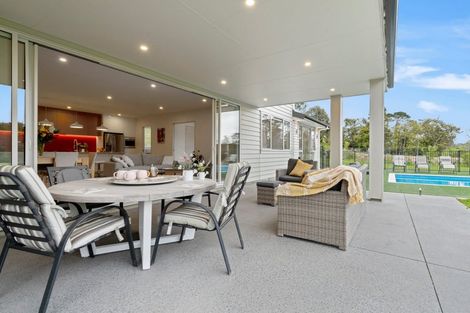 Photo of property in 15 Nola Road, Oratia, Auckland, 0604