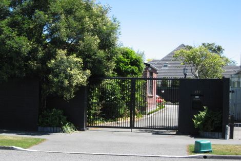 Photo of property in 327 Avonhead Road, Avonhead, Christchurch, 8042