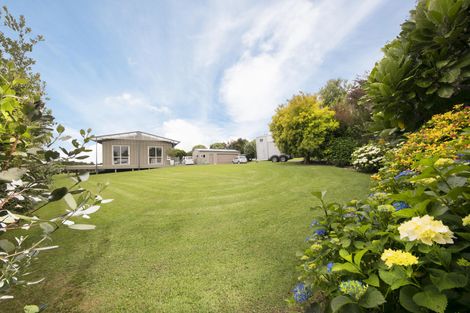 Photo of property in 15 Alf Access Road, Helensville, 0875