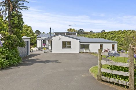 Photo of property in 379 Mangorei Road, Merrilands, New Plymouth, 4312