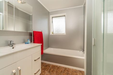 Photo of property in 46 Chislehurst Street, Henderson, Auckland, 0612