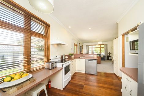 Photo of property in 32 Rangitira Avenue, Palmerston North, 4414