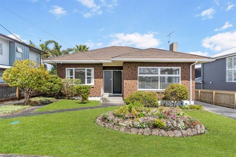 Photo of property in 2 Preston Avenue, Belmont, Auckland, 0622