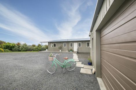 Photo of property in 15 Alf Access Road, Helensville, 0875