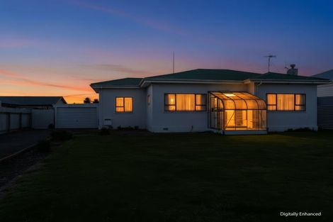 Photo of property in 72 Ferry Road, Clive, 4102