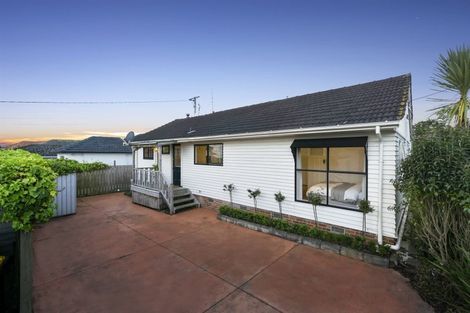 Photo of property in 2/259 Glenfield Road, Hillcrest, Auckland, 0627