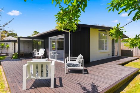 Photo of property in 32 Te Moana Road, Waikanae Beach, Waikanae, 5036