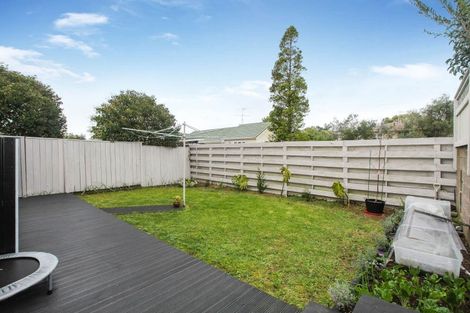 Photo of property in 1/83 Birkdale Road, Birkdale, Auckland, 0626