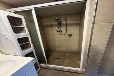 Photo of property in 18 Normanton Street, Glenfield, Auckland, 0629