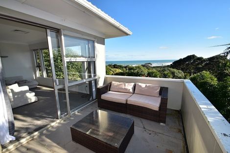 Photo of property in 24 Domain Crescent, Muriwai, Waimauku, 0881