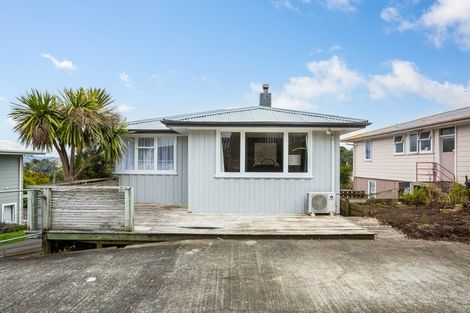 Photo of property in 18 Owhiti Street, Titahi Bay, Porirua, 5022