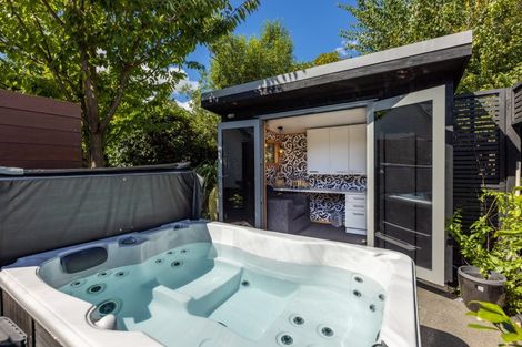 Photo of property in 2/52 Crofton Road, Harewood, Christchurch, 8051