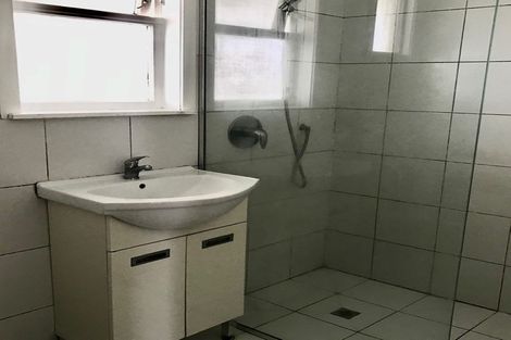 Photo of property in 4 Grande Vue Road, Papatoetoe, Auckland, 2025