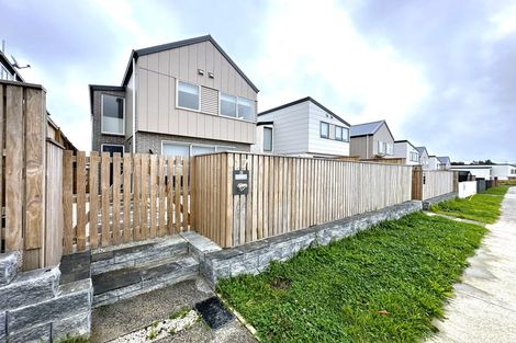 Photo of property in 17 Sunnyheights Road, Orewa, 0931