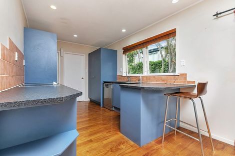 Photo of property in 1/5 Mchardy Place, Glenfield, Auckland, 0627