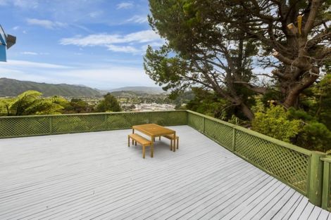 Photo of property in 27 Seymour Grove, Kingsley Heights, Upper Hutt, 5018