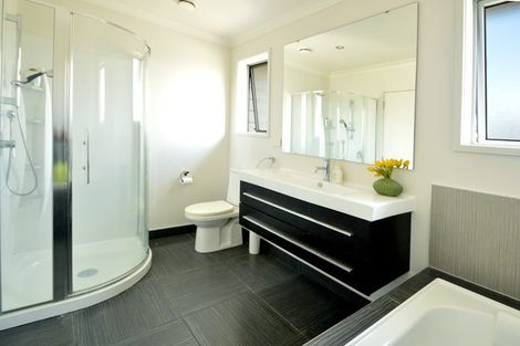 Photo of property in 114a Tiroroa Avenue, Te Atatu South, Auckland, 0610