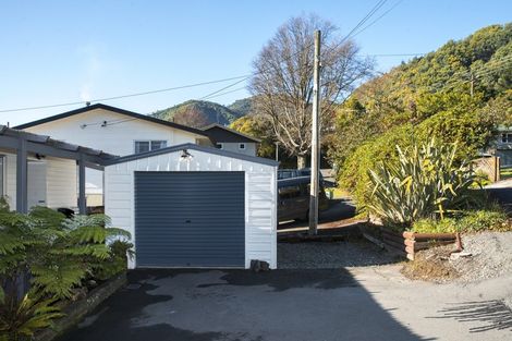 Photo of property in 37 South Terrace, Picton, 7220