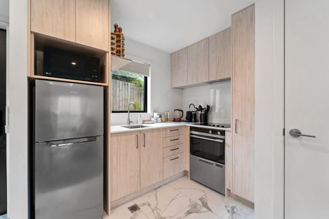 Photo of property in 9/102 Millbrook Road, Sunnyvale, Auckland, 0612