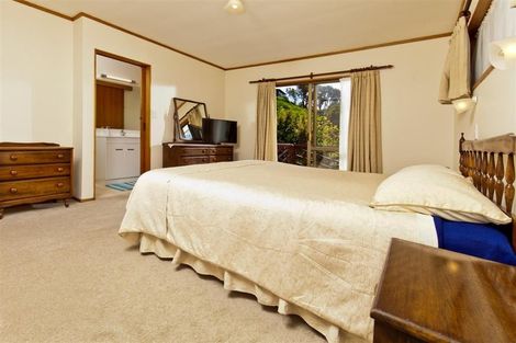 Photo of property in 4 Honeysuckle Lane, Mairangi Bay, Auckland, 0630